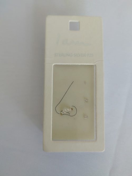 پیرسینگ بینی نقره